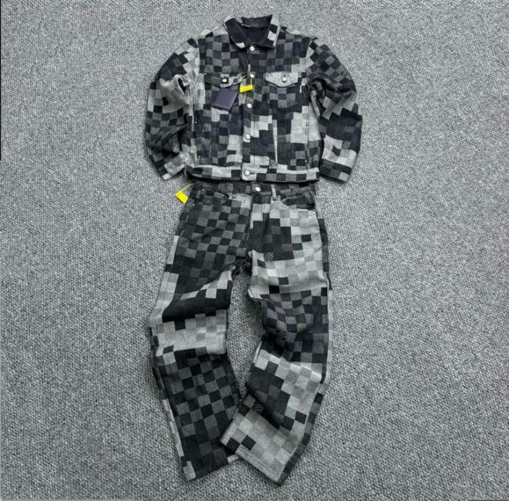 Picture of LV Sweater Suits _SKULVsz46-5230-36sytxH731H73241180